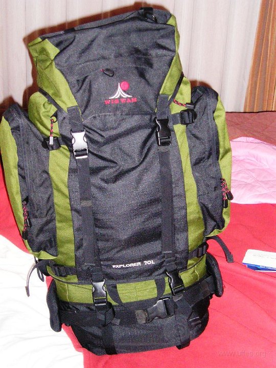 P2200018.JPG - Min packning tar igen sig på sängen i Paris.